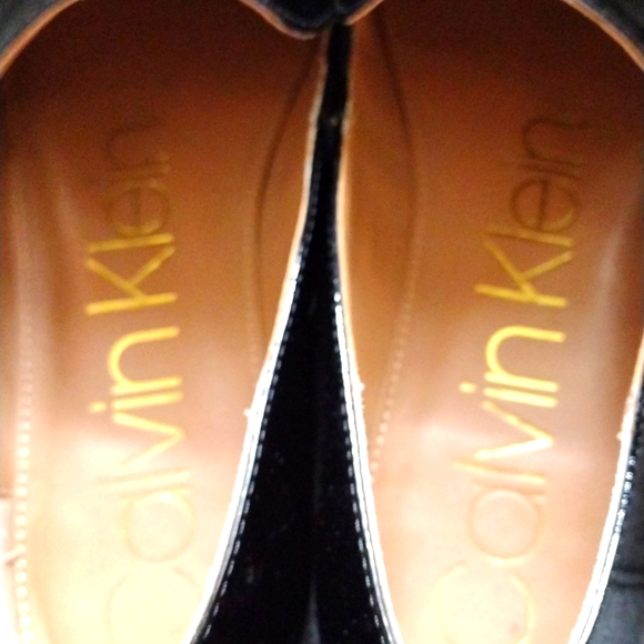 CALVIN KLEIN BLACK ELIN POINTED LOAFER - Picture 5 of 8